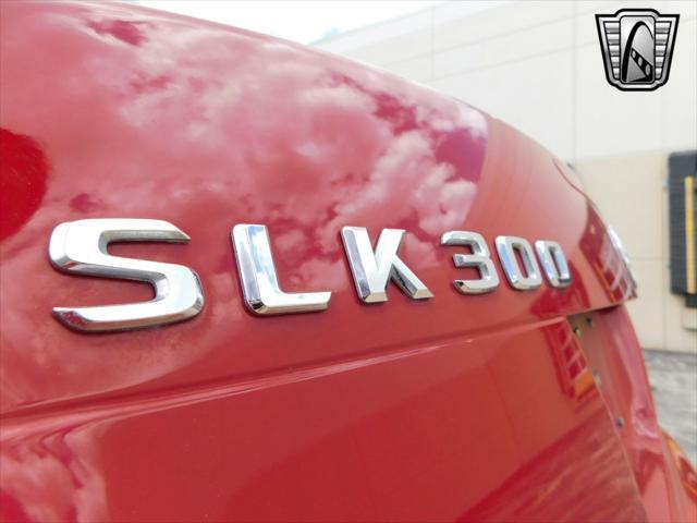 Photo of 2009 Red Mercedes-Benz SLK-Class