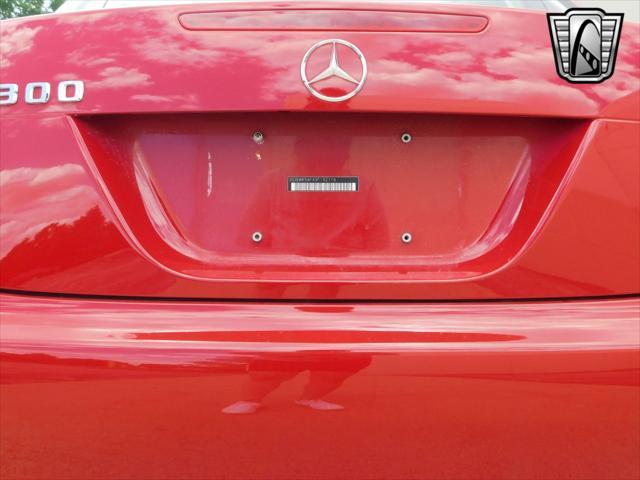 Photo of 2009 Red Mercedes-Benz SLK-Class