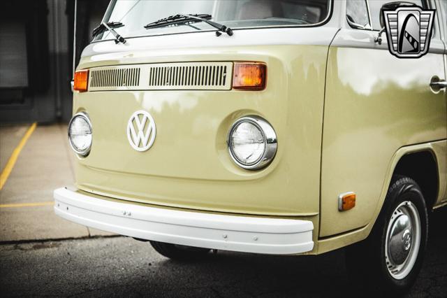 Photo of 1975 yellow Volkswagen Type 2