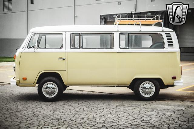 Photo of 1975 yellow Volkswagen Type 2