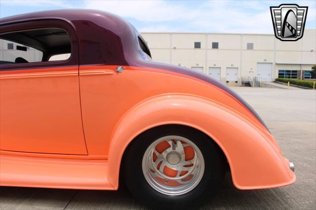 Photo of 1934 Orange Oldsmobile Model F-34