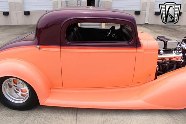 Photo of 1934 Orange Oldsmobile Model F-34