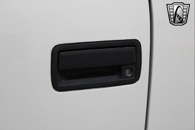 Photo of 2003 White GMC Sonoma