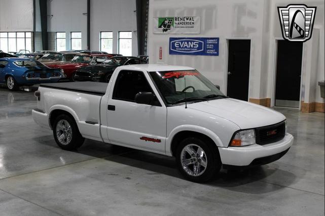 Photo of 2003 White GMC Sonoma