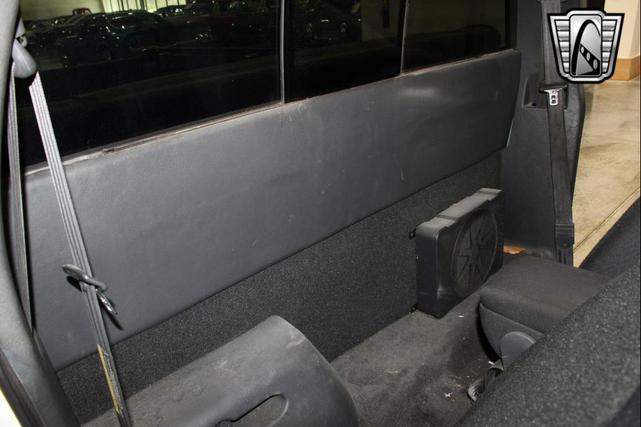 Photo of 2003 White GMC Sonoma
