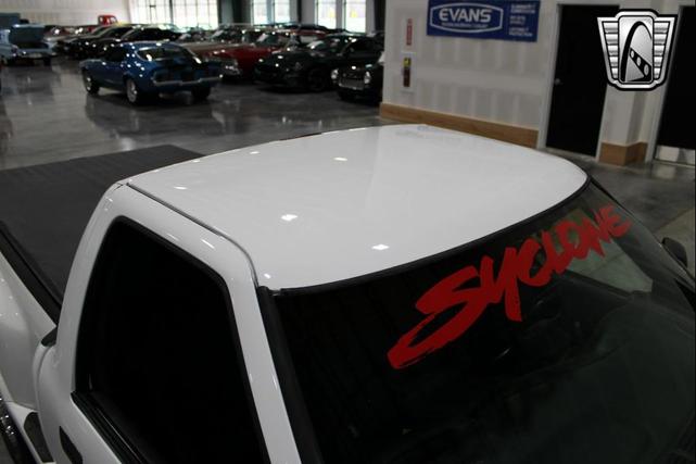 Photo of 2003 White GMC Sonoma