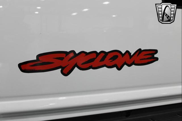 Photo of 2003 White GMC Sonoma