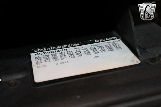 Photo of 2003 White GMC Sonoma