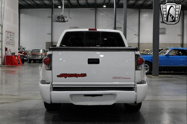 Photo of 2003 White GMC Sonoma