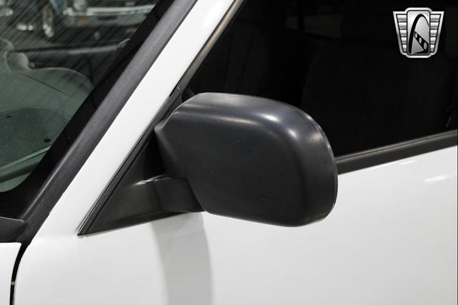 Photo of 2003 White GMC Sonoma