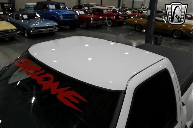Photo of 2003 White GMC Sonoma