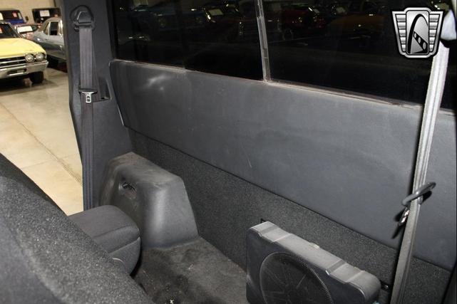 Photo of 2003 White GMC Sonoma