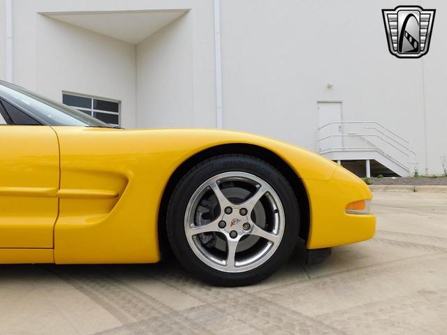 Photo of 2000 Yellow Chevrolet Corvette