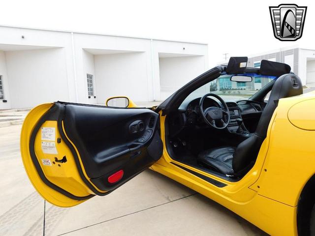 Photo of 2000 Yellow Chevrolet Corvette