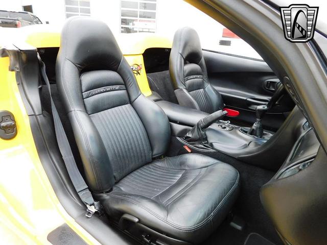 Photo of 2000 Yellow Chevrolet Corvette