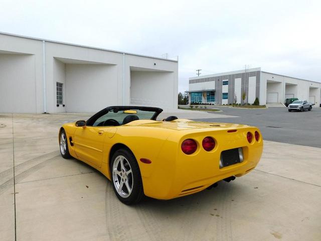 Photo of 2000 Yellow Chevrolet Corvette