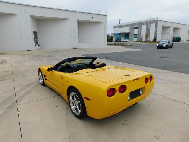 Photo of 2000 Yellow Chevrolet Corvette