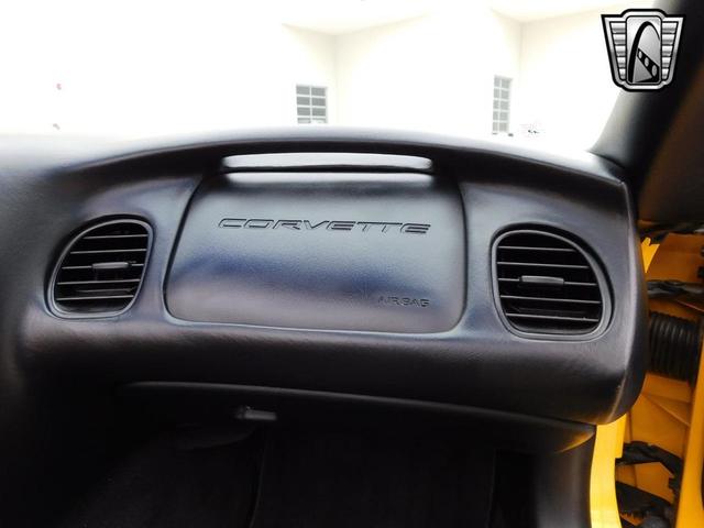Photo of 2000 Yellow Chevrolet Corvette