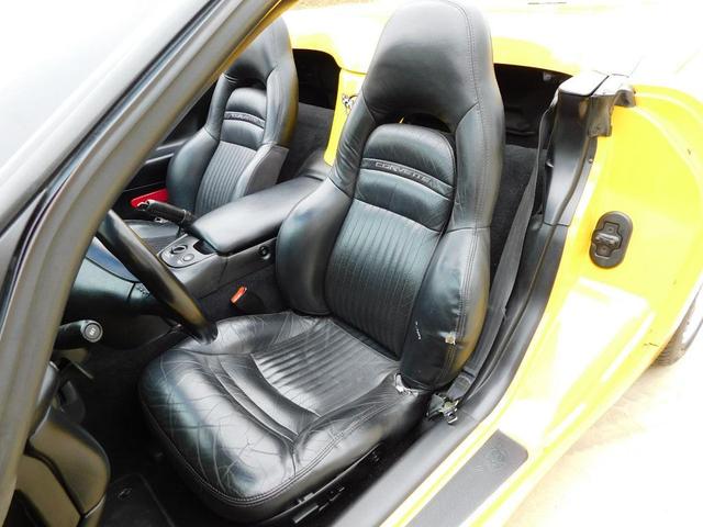 Photo of 2000 Yellow Chevrolet Corvette