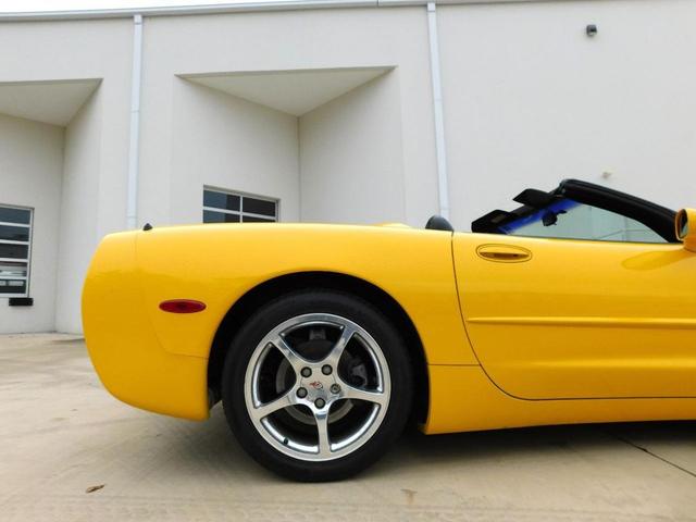 Photo of 2000 Yellow Chevrolet Corvette