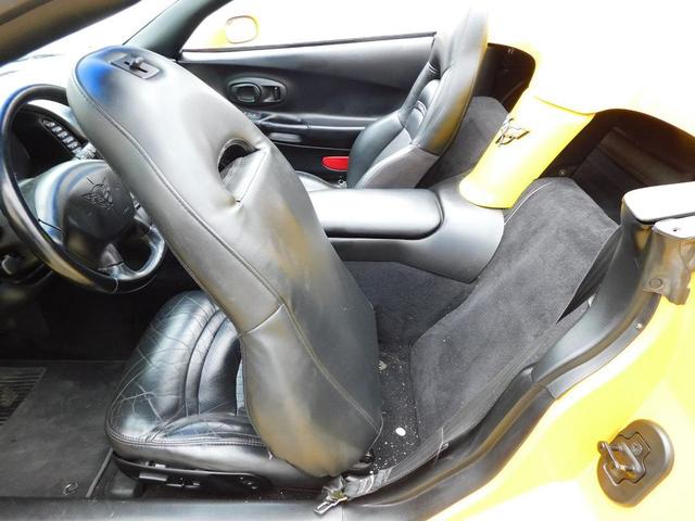 Photo of 2000 Yellow Chevrolet Corvette