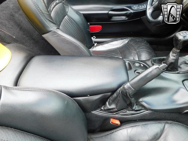Photo of 2000 Yellow Chevrolet Corvette