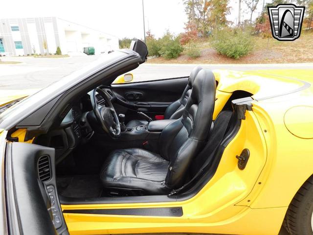 Photo of 2000 Yellow Chevrolet Corvette