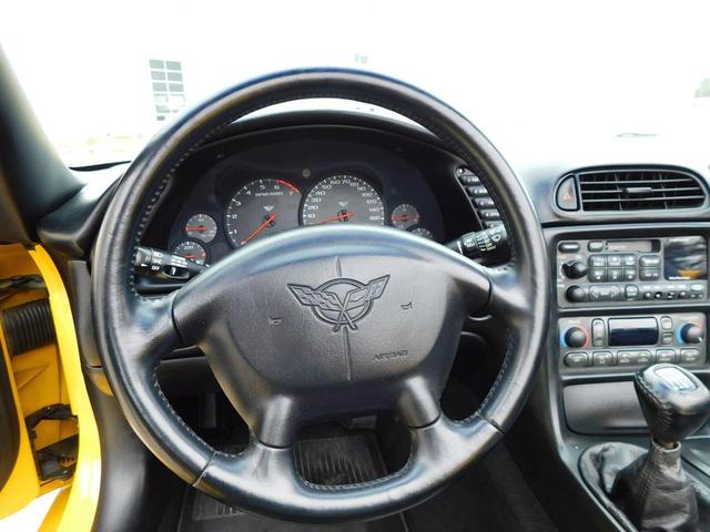 Photo of 2000 Yellow Chevrolet Corvette