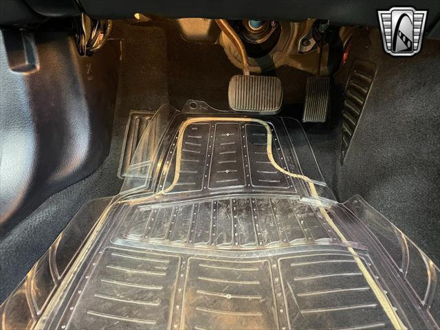 Photo of 2004 Merlot Ford Thunderbird