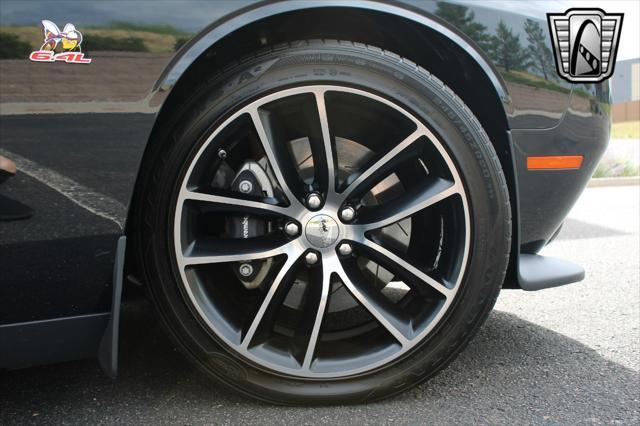 Photo of 2015 Gray Dodge Challenger