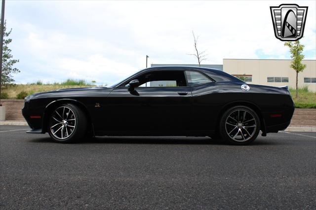 Photo of 2015 Gray Dodge Challenger