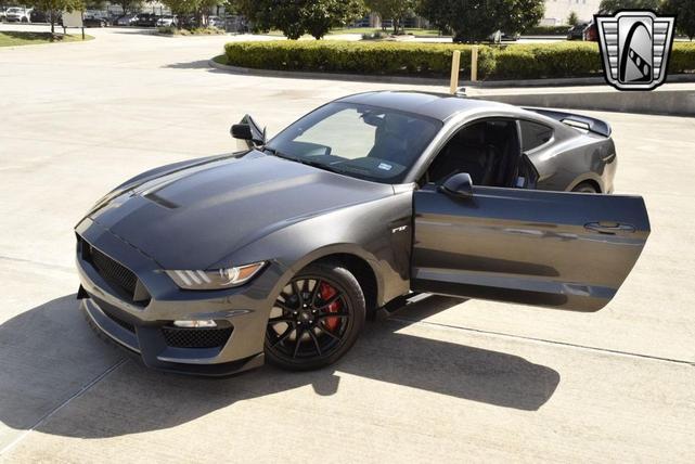 Photo of 2020 Gray Ford Shelby GT350