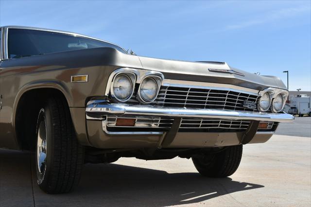 Photo of 1966 Autum Gold Chevrolet Impala