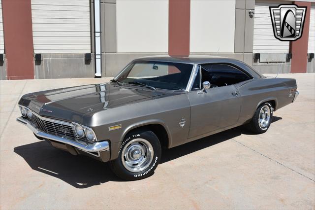 Photo of 1966 Autum Gold Chevrolet Impala