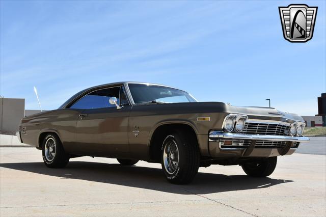 Photo of 1966 Autum Gold Chevrolet Impala