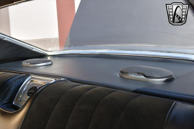 Photo of 1966 Autum Gold Chevrolet Impala
