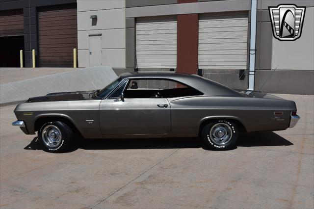 Photo of 1966 Autum Gold Chevrolet Impala
