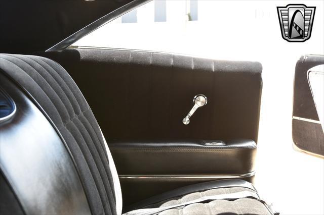 Photo of 1966 Autum Gold Chevrolet Impala