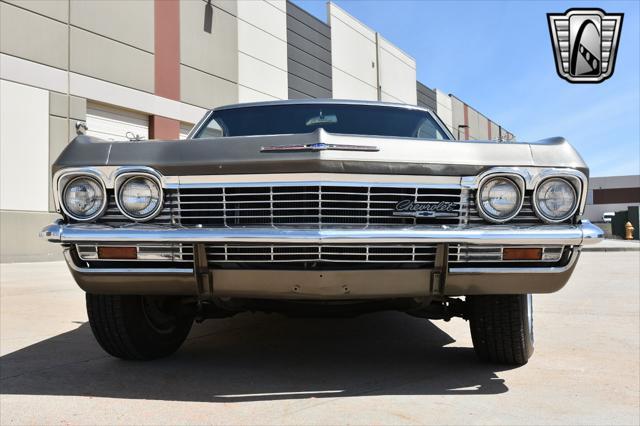 Photo of 1966 Autum Gold Chevrolet Impala