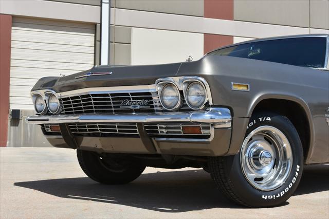 Photo of 1966 Autum Gold Chevrolet Impala