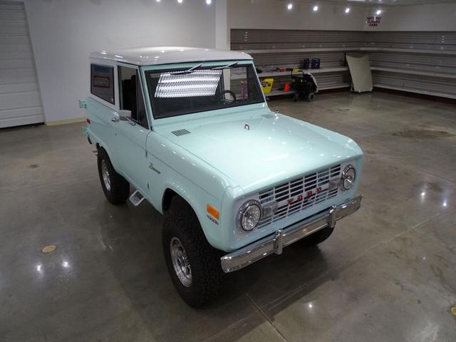 Photo of 1975 Sea foam Green Ford Bronco