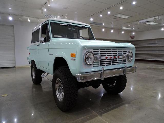 Photo of 1975 Sea foam Green Ford Bronco