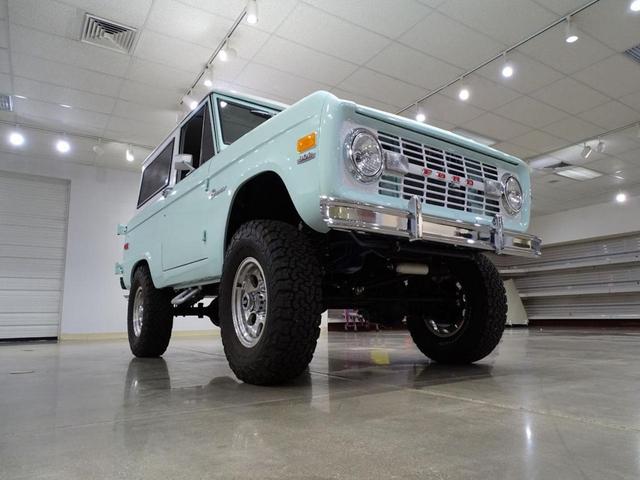 Photo of 1975 Sea foam Green Ford Bronco