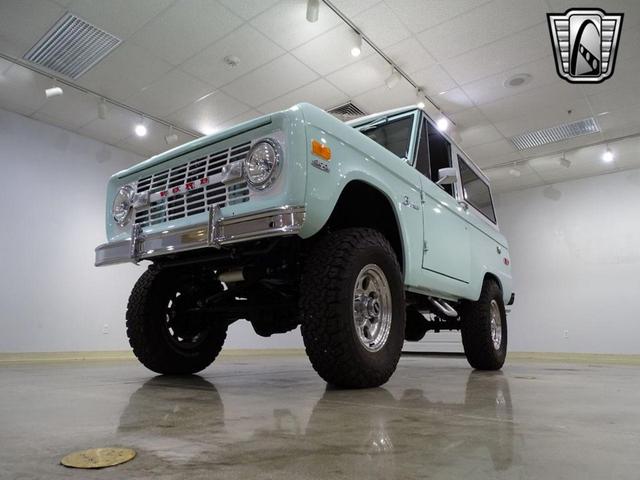 Photo of 1975 Sea foam Green Ford Bronco