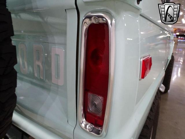 Photo of 1975 Sea foam Green Ford Bronco