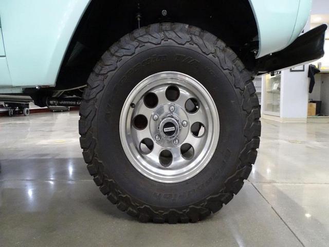 Photo of 1975 Sea foam Green Ford Bronco