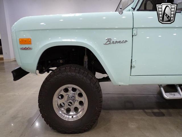 Photo of 1975 Sea foam Green Ford Bronco