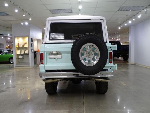 Photo of 1975 Sea foam Green Ford Bronco