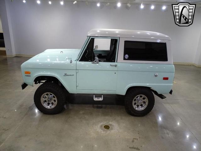 Photo of 1975 Sea foam Green Ford Bronco
