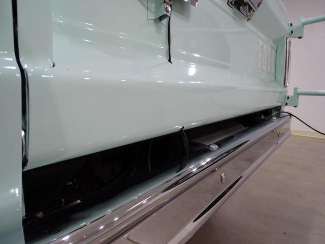 Photo of 1975 Sea foam Green Ford Bronco
